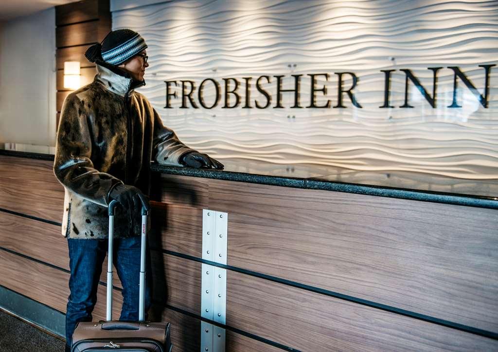The Frobisher Inn Ікалуїт Інтер'єр фото