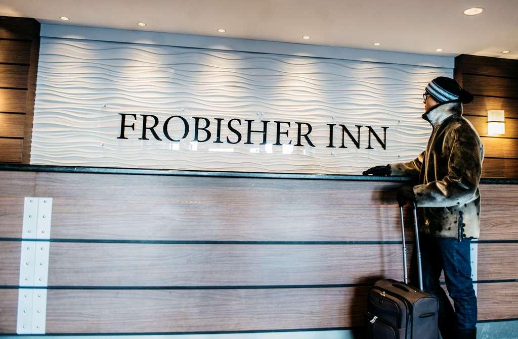 The Frobisher Inn Ікалуїт Інтер'єр фото